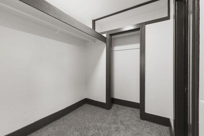 Building Photo - 16 N Broadway St