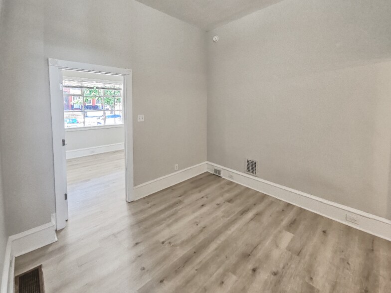 Building Photo - 637 N 32nd St