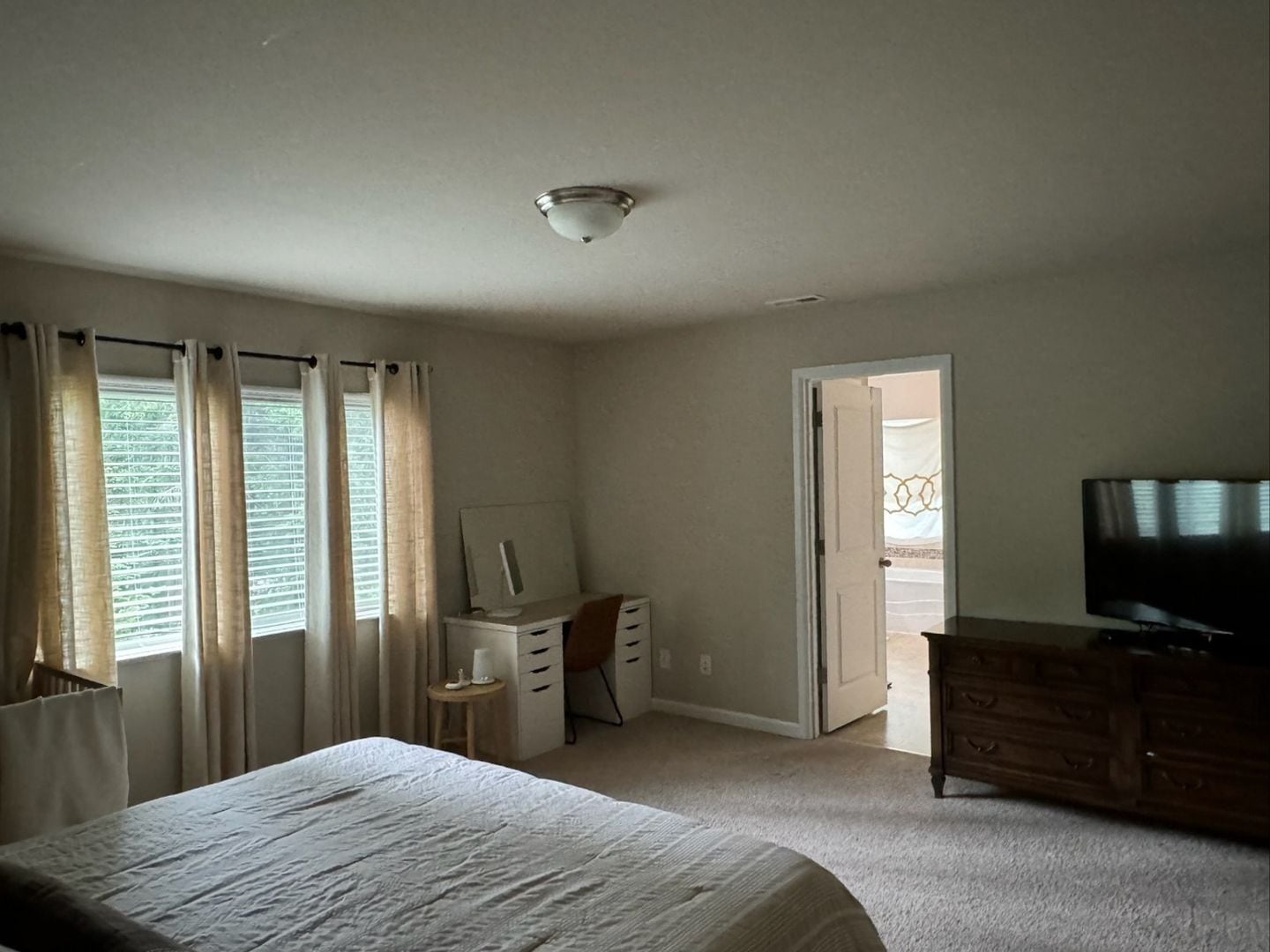 Building Photo - 4132 Cameron Dr NE