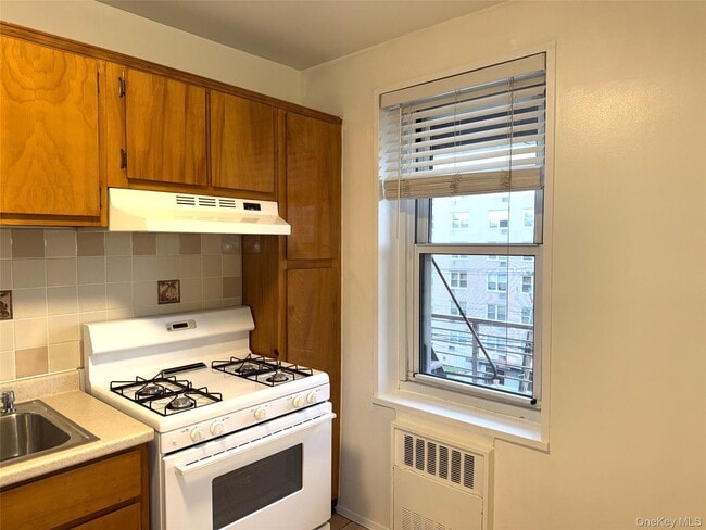 Building Photo - 370 Westchester Ave