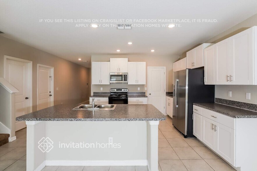Building Photo - 1580 Blue Rose Dr