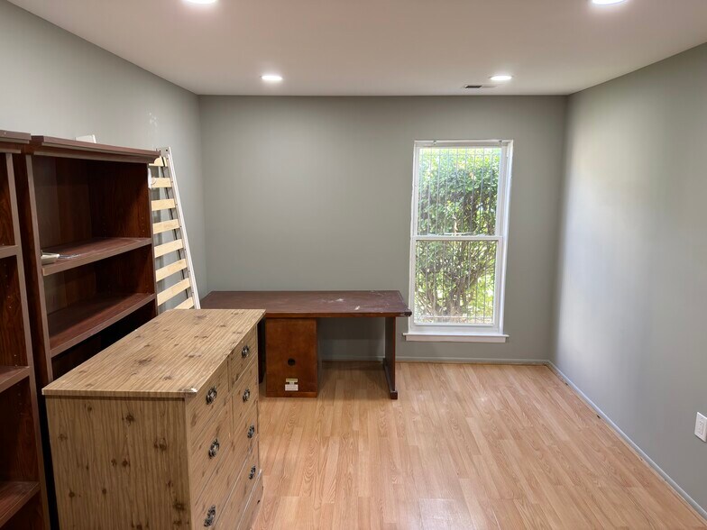 Building Photo - 9926 Haldeman Ave