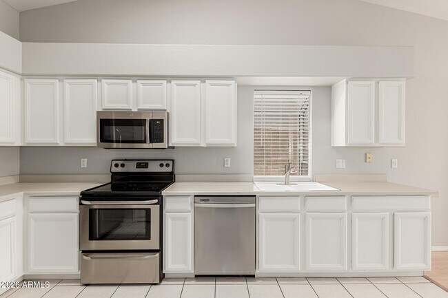 Building Photo - 2243 E Edna Ave