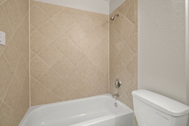 Building Photo - 1631 Quail Run