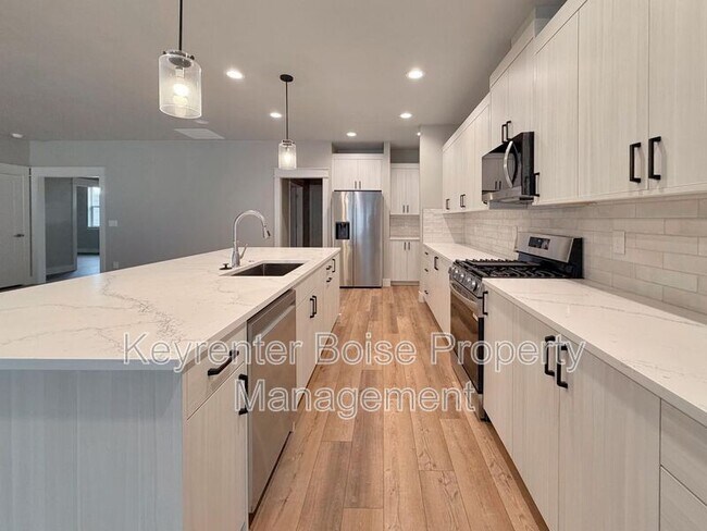 Building Photo - 4401 E Wedge St