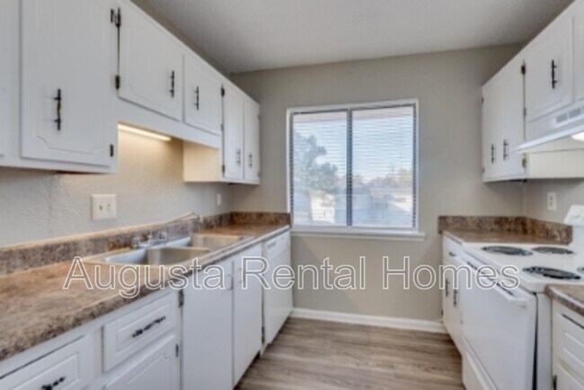 Building Photo - 2814A Thomas Lane