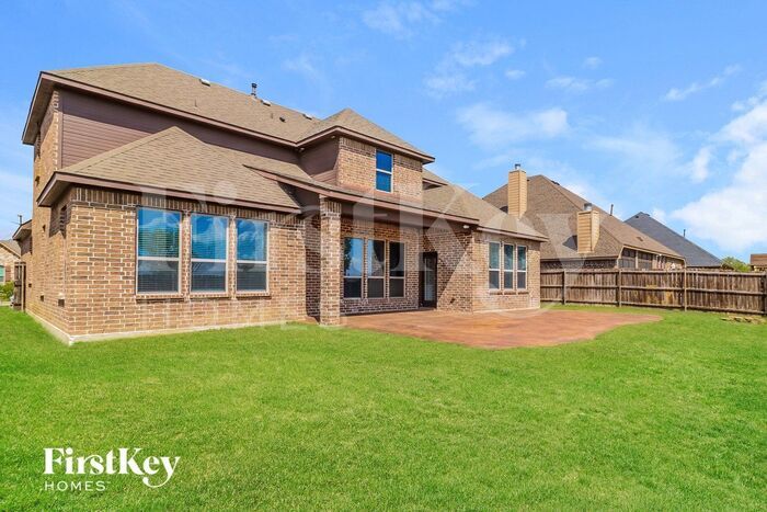 Building Photo - 723 La Paloma Rd