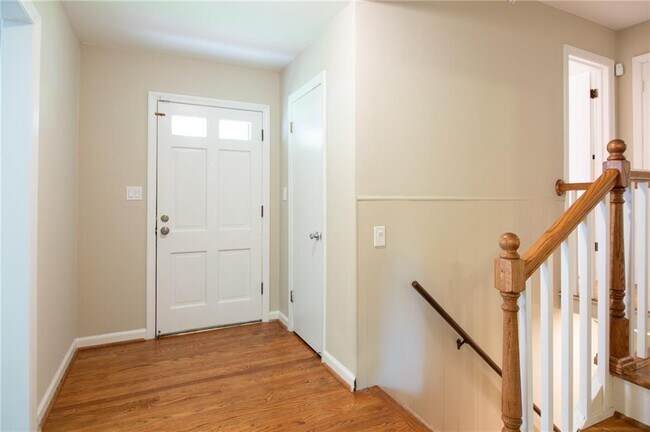 Building Photo - 2852 Talisman Ct NE