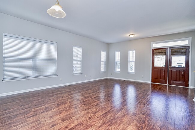 Building Photo - 105 Woodside Cir