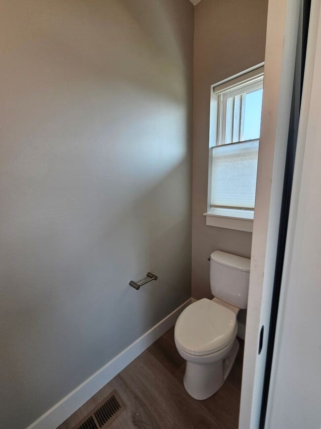 Building Photo - Brand New Townhome