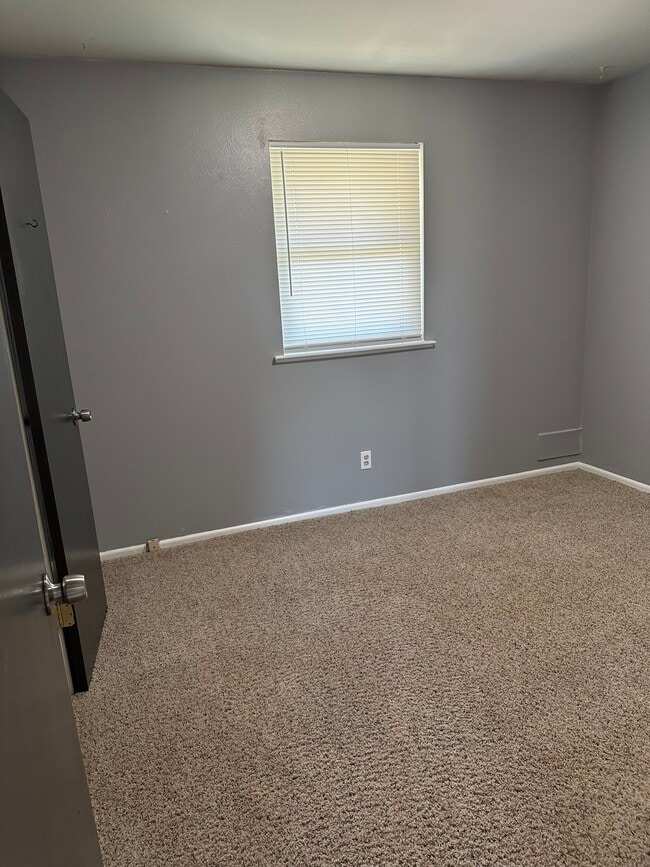 Building Photo - 4034 Hooper Dr