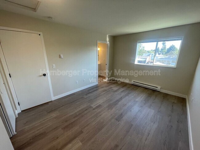 Building Photo - 1924 N Crestline St