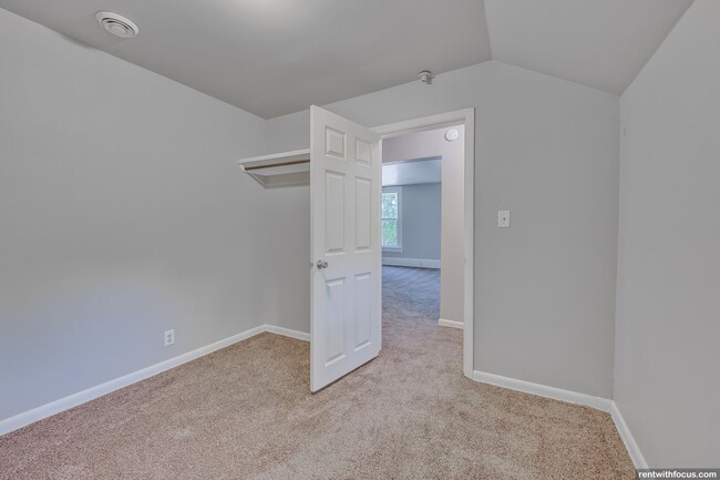 Building Photo - 581 Mt Vernon St