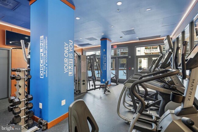 Building Photo - 3101 N Hampton Dr