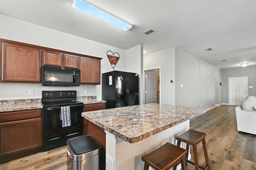 Building Photo - 10525 Wild Meadow Way