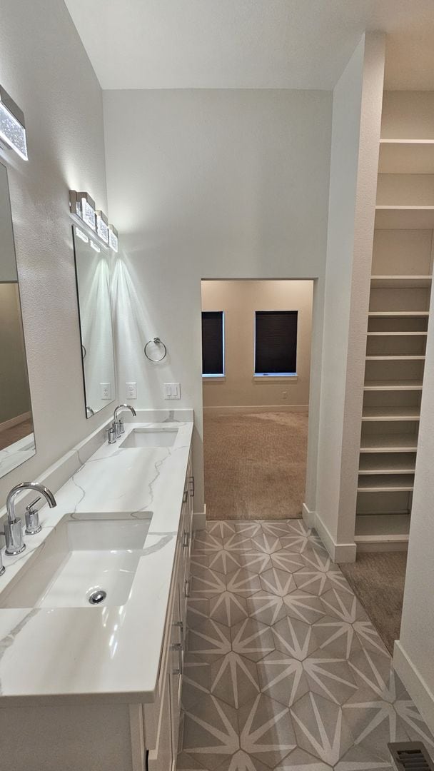 Building Photo - Modern Townhome with off street Parking in...