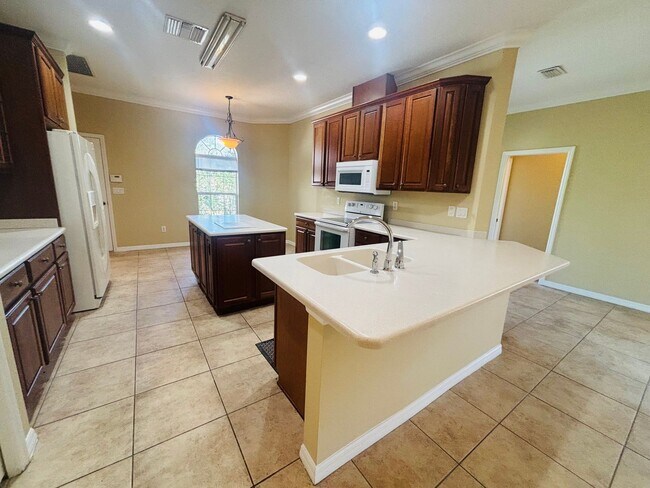 Building Photo - Beautiful home in Health Brook Hills