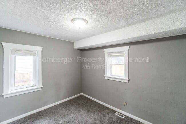 Building Photo - 410 E 8th Ave