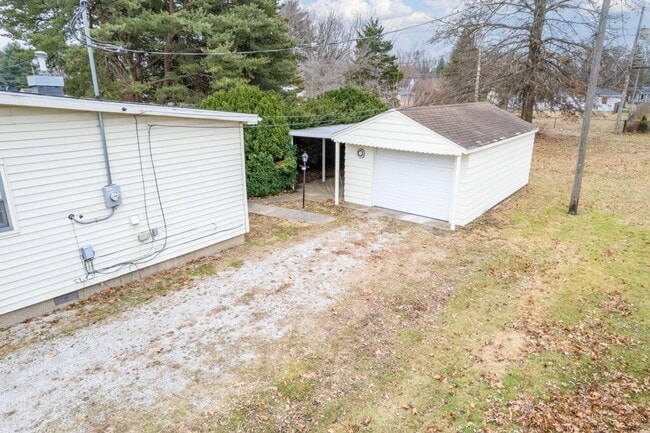 Building Photo - North Side Gem – 2-Bedroom with Garage & C...