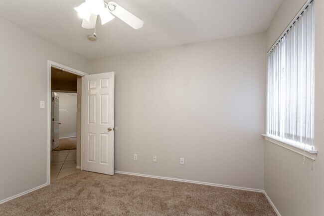 Building Photo - Cozy 3/BR 2/BA One-Level Home with Covered...
