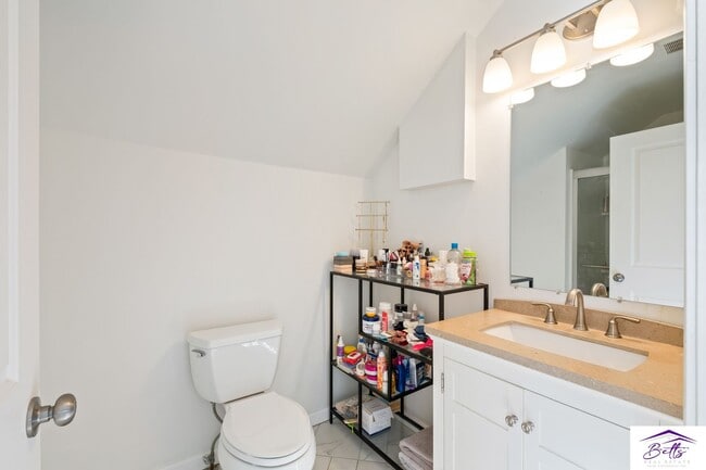 Building Photo - RENTAL PENDING!