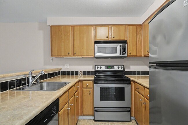 Building Photo - Charming Ground-Floor Condo in the Heart of Greenwood! $1,800 only!! August move in!