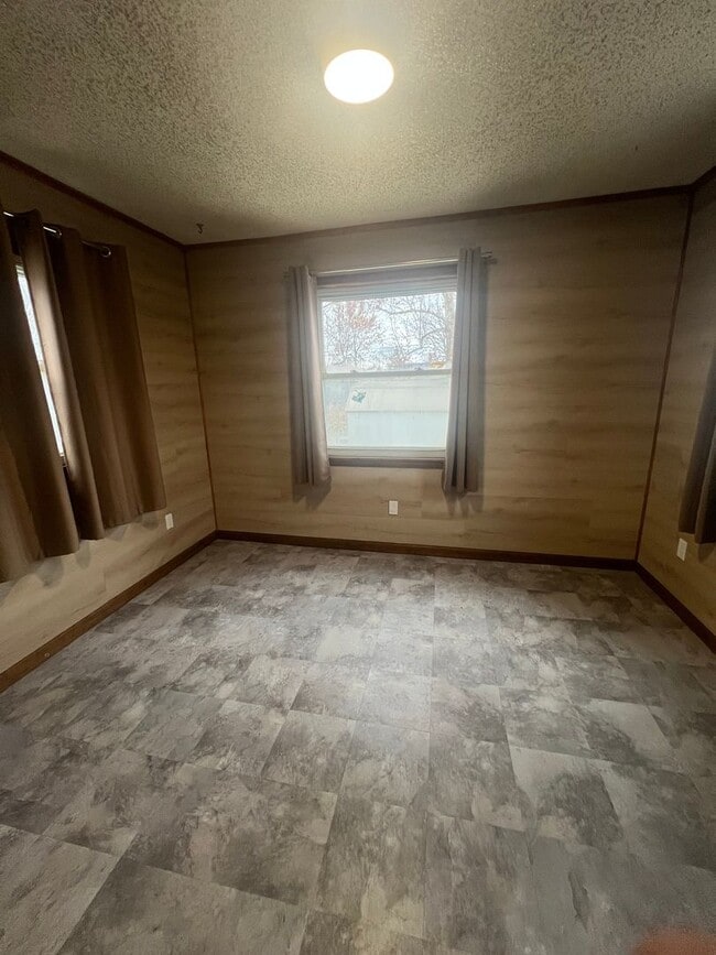 Building Photo - 8628 Chapp Ave