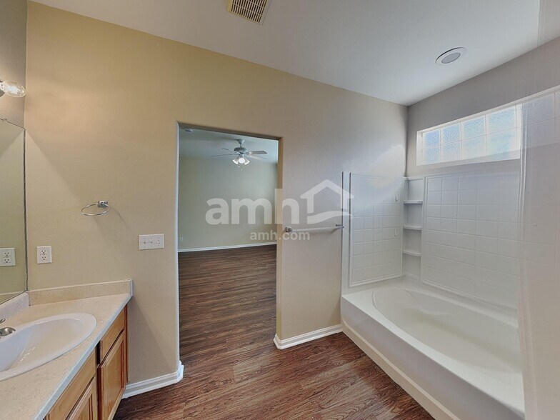 Building Photo - 15142 E 119th Ave