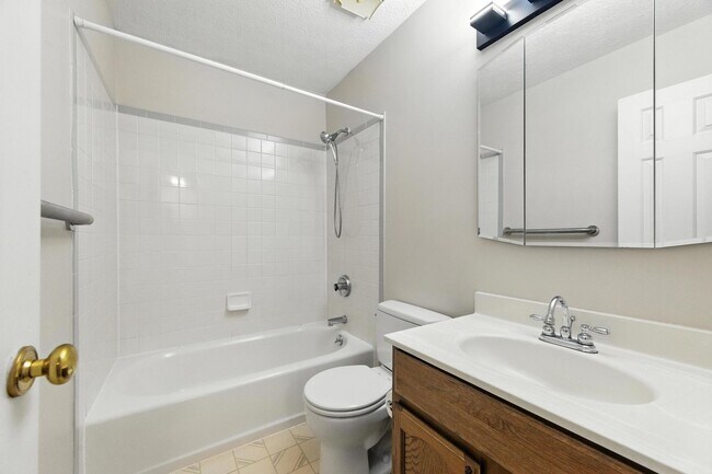 Building Photo - 39 Oneonta Drive Newport News VA 23602