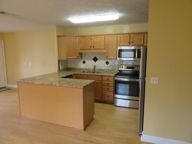Building Photo - 820 Premier Dr