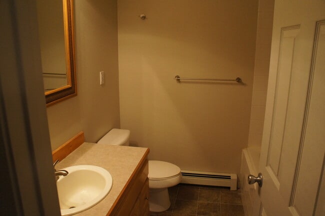 Building Photo - Beautiful ranch style home w/ 3 bd, 2 baths.