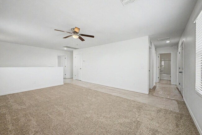 Building Photo - 35450 W Santa Clara Ave