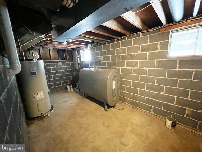 Building Photo - 450 Linden Ave