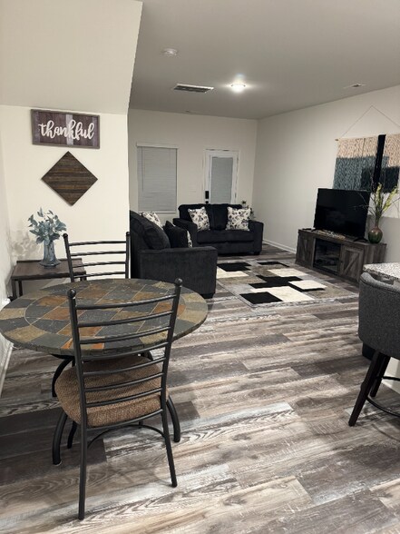 Building Photo - 533 Gantt St