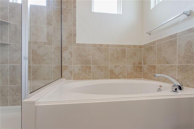 Building Photo - 224 Montauk Loop