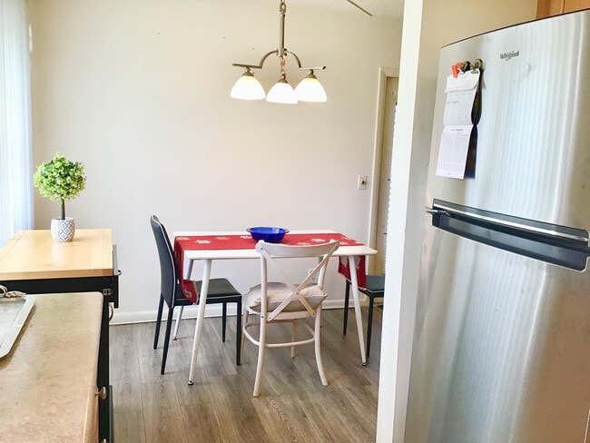 Building Photo - 438 Mansfield K