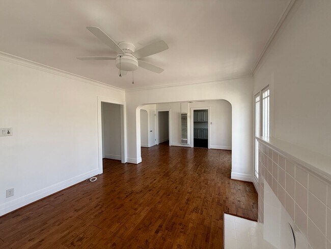 Building Photo - 206 4th Ave