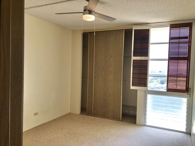 Building Photo - Century West 2 bedroom 2 bathroom 1 covere...