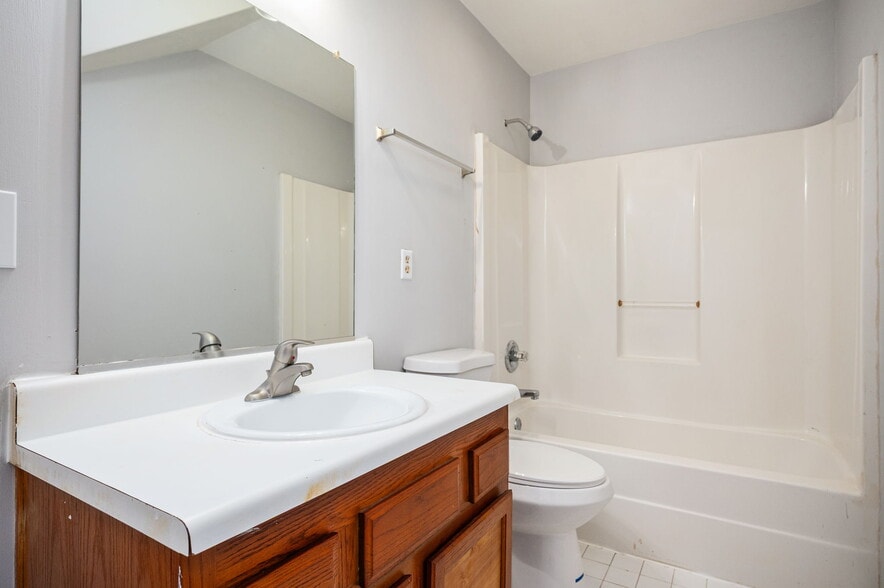 Bathroom - 1026 Sims Ave NW