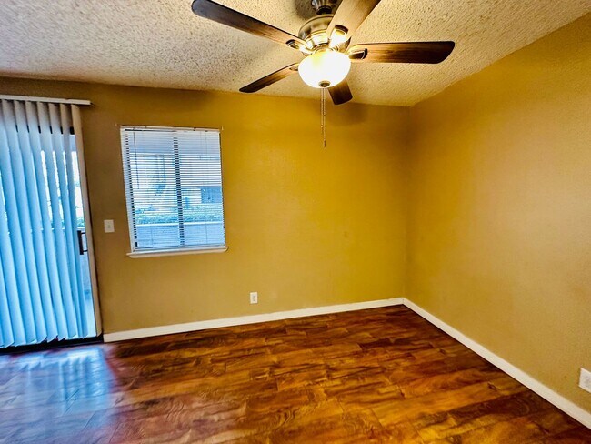 Building Photo - Downstairs 2-Bedroom Condo in Central Las ...