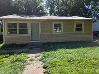 Building Photo - Charming 3 bed 1 bath house with large yard!
