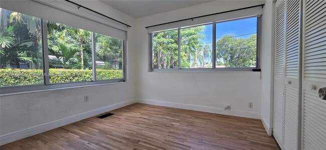 Building Photo - 3915 Ponce de Leon Blvd