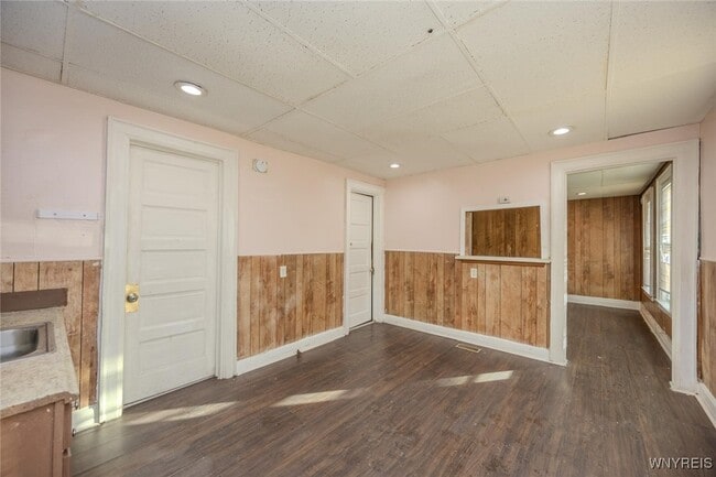 Building Photo - 2146 Genesee St