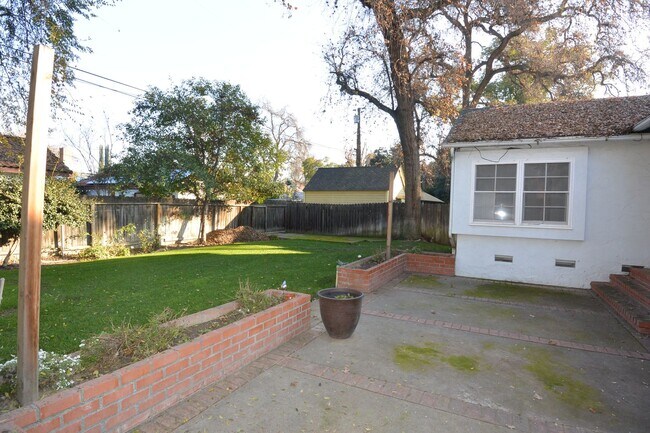 Building Photo - Cute Home in Beverly Glen Area