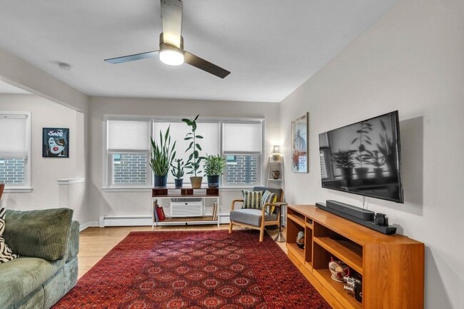 Building Photo - 1 bedroom in Chicago IL 60630