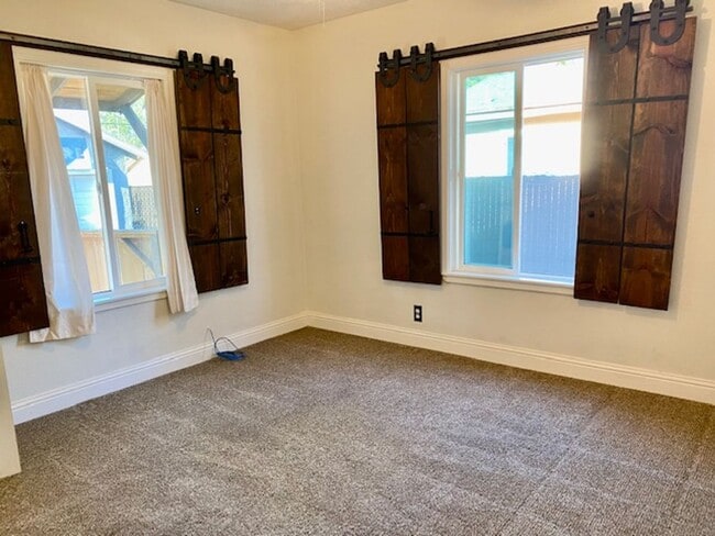 Building Photo - $1795 Butler & Orange, Charming 2 Bed with...