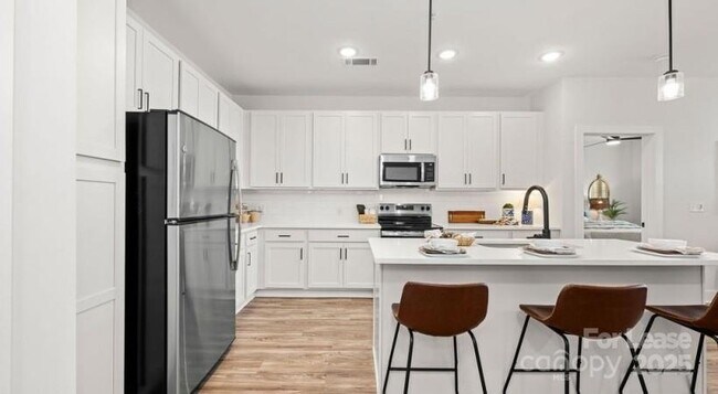 Building Photo - 104 Herrings Grn Lp