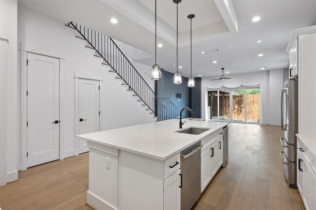 Building Photo - 1136 Adele St