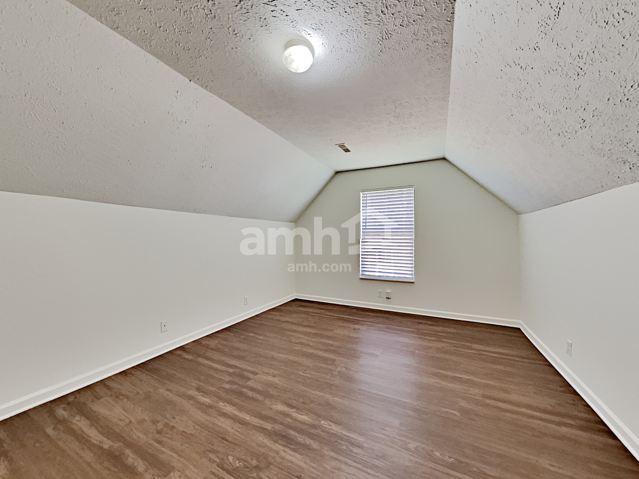 Building Photo - 2425 Edencrest Dr