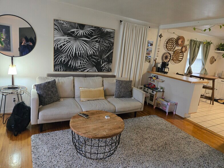 Building Photo - 615 Starin Ave